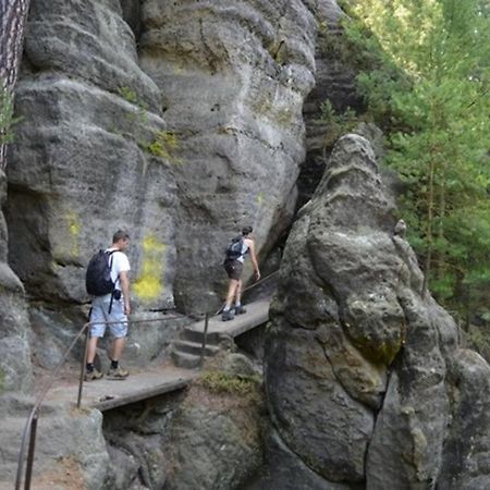 Brana Do Ceskeho Svycarska - Raj Cyklostezek Stare Krecany Kültér fotó